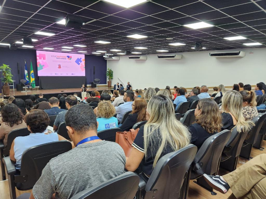 Seduc lança pós-graduação para capacitar profissionais no atendimento a alunos com TEA - 